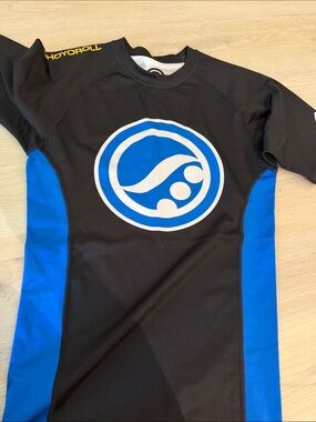 Hayoroll Kids Black & Blue Rash Guard